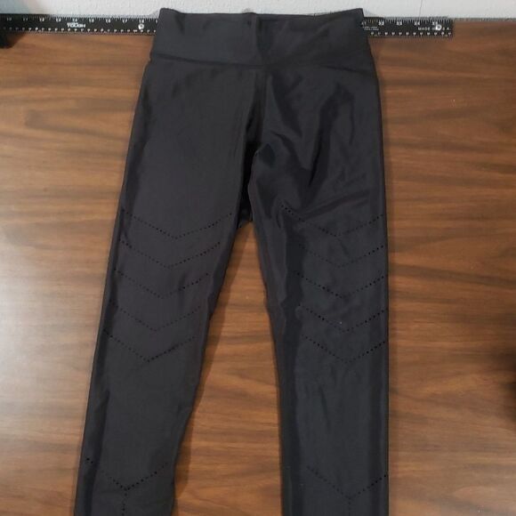 Electric Yoga Laser Cut Design Leggings Sexy Line Up the Back of Your Leg Medium - Picture 2 of 7